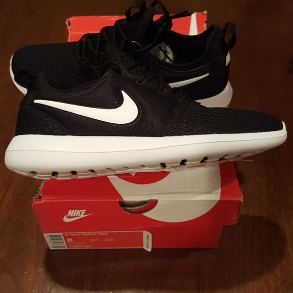 Nike Shoes - Nike Roshe Two Running Sneakers